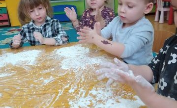 Zabawy sensoryczne w grupie 3-latków