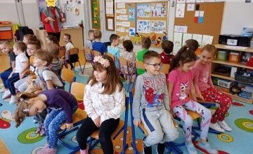 Spotkanie czytelnicze z Panią Ewą w grupie 0A