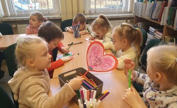 "Miłość niejedno ma imię" - zajęcia biblioteczne gr. 5-latków