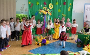 "Wielkanoc na ludowo" - przedstawienie grupy 4 i 5-latków