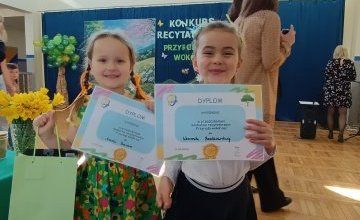 "Przyroda wokół nas" - wyróżnienie dla Amelki i Weroniki w Konkursie Recytatorskim
