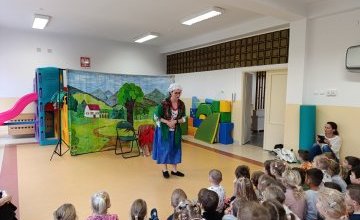 „O babci, krasnalu i kolorowych kulkach” - Teatr Skrzat