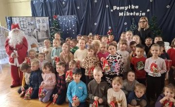 "Pomyłka Mikołaja" - świąteczne spotkanie z uczniami Szkoły Podstawowej nr 4 