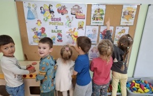 Międzynarodowy Dzień Postaci z Bajek - gr. 3 i 4-latków (15)