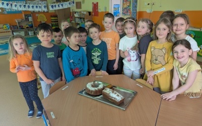 Pieczemy ciasto z okazji Dnia Marchewki - gr. 0B (2)