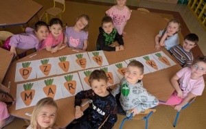 Pieczemy ciasto z okazji Dnia Marchewki - gr. 0B (1)