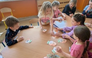 Pieczemy ciasto z okazji Dnia Marchewki - gr. 0B (2)