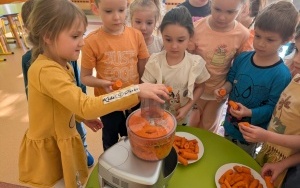 Pieczemy ciasto z okazji Dnia Marchewki - gr. 0B (3)