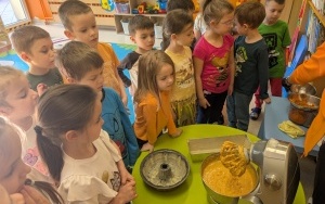 Pieczemy ciasto z okazji Dnia Marchewki - gr. 0B (7)