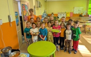 Pieczemy ciasto z okazji Dnia Marchewki - gr. 0B (3)