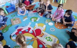 ,,Nie wyrzucaj do śmieci wszystkiego co leci - recykling na co dzień” - grupa 0A (2)