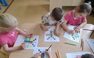 "Wiosenna łąka" - kodowanie w grupie 4-latków (4)