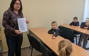 Międzynarodowy Dzień Telefonów Zaufania dla Dzieci i Młodzieży - zajęcia biblioteczne gr. 0B (2)
