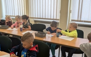 Międzynarodowy Dzień Telefonów Zaufania dla Dzieci i Młodzieży - zajęcia biblioteczne gr. 0B (4)