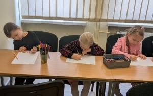 Międzynarodowy Dzień Telefonów Zaufania dla Dzieci i Młodzieży - zajęcia biblioteczne gr. 0B (6)