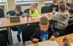 Międzynarodowy Dzień Telefonów Zaufania dla Dzieci i Młodzieży - zajęcia biblioteczne gr. 0B (5)