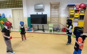 Podsumowanie zajęć szermierki w ramach projektu "Od przedszkolaka do olimpijczyka" (4)