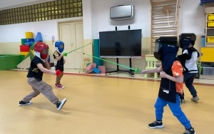 Podsumowanie zajęć szermierki w ramach projektu "Od przedszkolaka do olimpijczyka" (3)