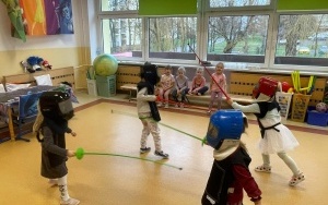 Podsumowanie zajęć szermierki w ramach projektu "Od przedszkolaka do olimpijczyka" (5)