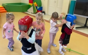 Podsumowanie zajęć szermierki w ramach projektu "Od przedszkolaka do olimpijczyka" (5)