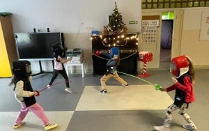 Podsumowanie zajęć szermierki w ramach projektu "Od przedszkolaka do olimpijczyka" (12)