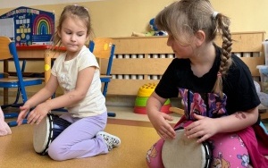 „Afrykańska szczypta muzyki” - warsztaty bębniarskie (2)