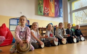 „Afrykańska szczypta muzyki” - warsztaty bębniarskie (3)