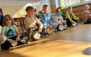 „Afrykańska szczypta muzyki” - warsztaty bębniarskie (5)