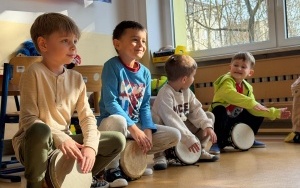 „Afrykańska szczypta muzyki” - warsztaty bębniarskie (5)