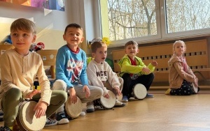 „Afrykańska szczypta muzyki” - warsztaty bębniarskie (5)