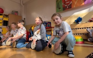 „Afrykańska szczypta muzyki” - warsztaty bębniarskie (5)