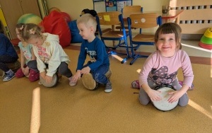 „Afrykańska szczypta muzyki” - warsztaty bębniarskie (8)