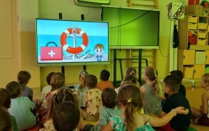 „Uczymy się bezpieczeństwa - zajęcia w ramach akcji „Bezpieczne wakacje” i „Bezpieczna woda" (5)