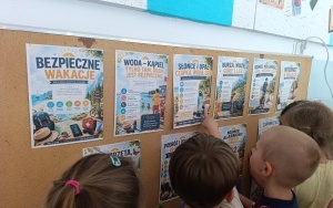 „Uczymy się bezpieczeństwa - zajęcia w ramach akcji „Bezpieczne wakacje” i „Bezpieczna woda" (11)