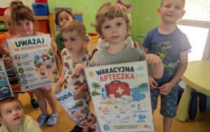 „Uczymy się bezpieczeństwa - zajęcia w ramach akcji „Bezpieczne wakacje” i „Bezpieczna woda" (15)