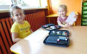 Dziewczynki z gr. 5-latków przy stoliku