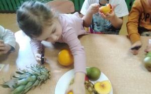 Maluchy poznają owoce (6)
