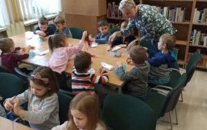 „Dzień Białej Skarpetki” - zajęcia biblioteczne gr. 5-latków (3)