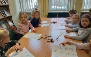 „Dzień Białej Skarpetki” - zajęcia biblioteczne gr. 5-latków (5)