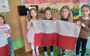 Święto Flagi i Konstytucji 3 Maja w grupie 5 latków (9)