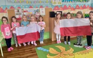 Święto Flagi i Konstytucji 3 Maja w grupie 5 latków (7)