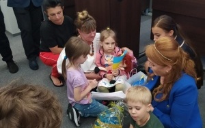 Spotkanie księżnej Yorku Sarah Ferguson z ukraińskimi dziećmi (5)
