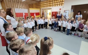"Szkoła do hymnu" - akademia patriotyczna (13)