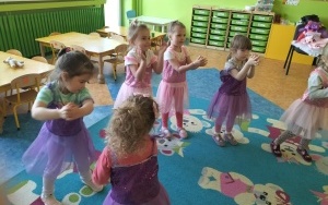 Międzynarodowy Dzień Tańca - grupa 3-latków (8)