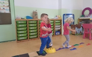 Zabawy sensoryczne w grupie 3-latków (2)