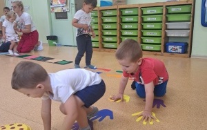 Zabawy sensoryczne w grupie 3-latków (4)
