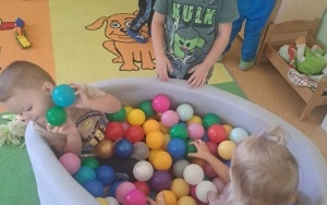 Zabawy sensoryczne w grupie 3-latków (6)