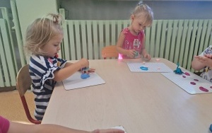Zabawy sensoryczne w grupie 3-latków (8)