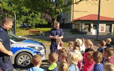 Spotkanie z policjantami w grupie 3 i 4-latków (1)