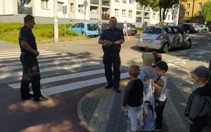 Spotkanie z policjantami w grupie 3 i 4-latków (9)